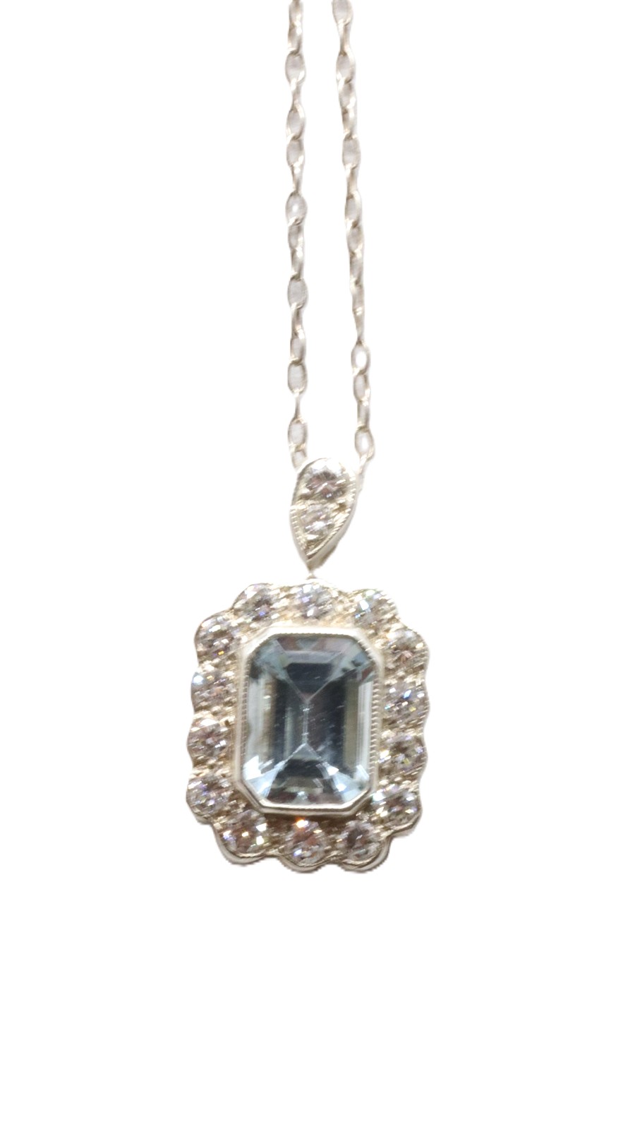 Stříbrný náhrdelník s diamanty a akvamarínem