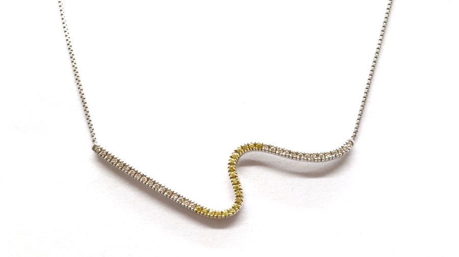 Zlatý náhrdelník s diamanty