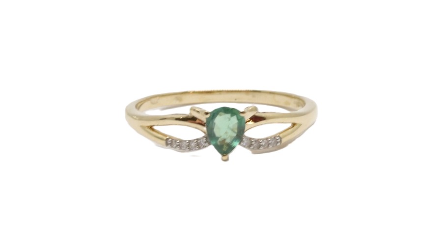 Zlatý prsten s diamanty a chrysoberylem