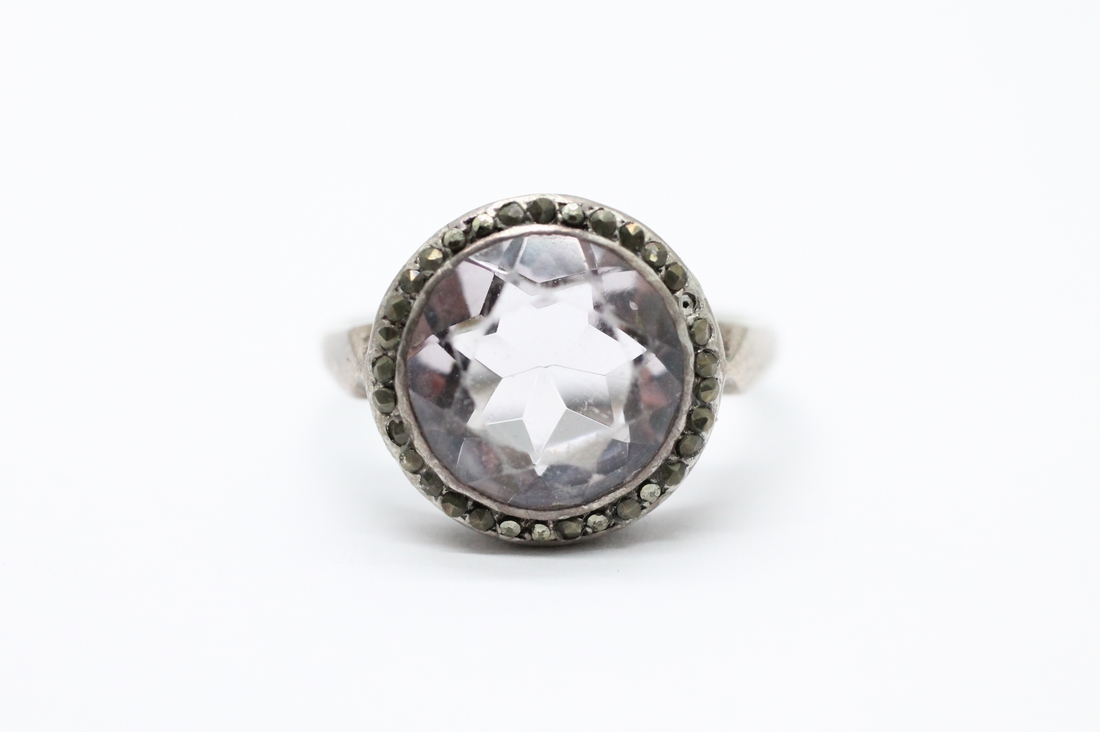 Stříbrný prsten s markazity a imitací ametystu