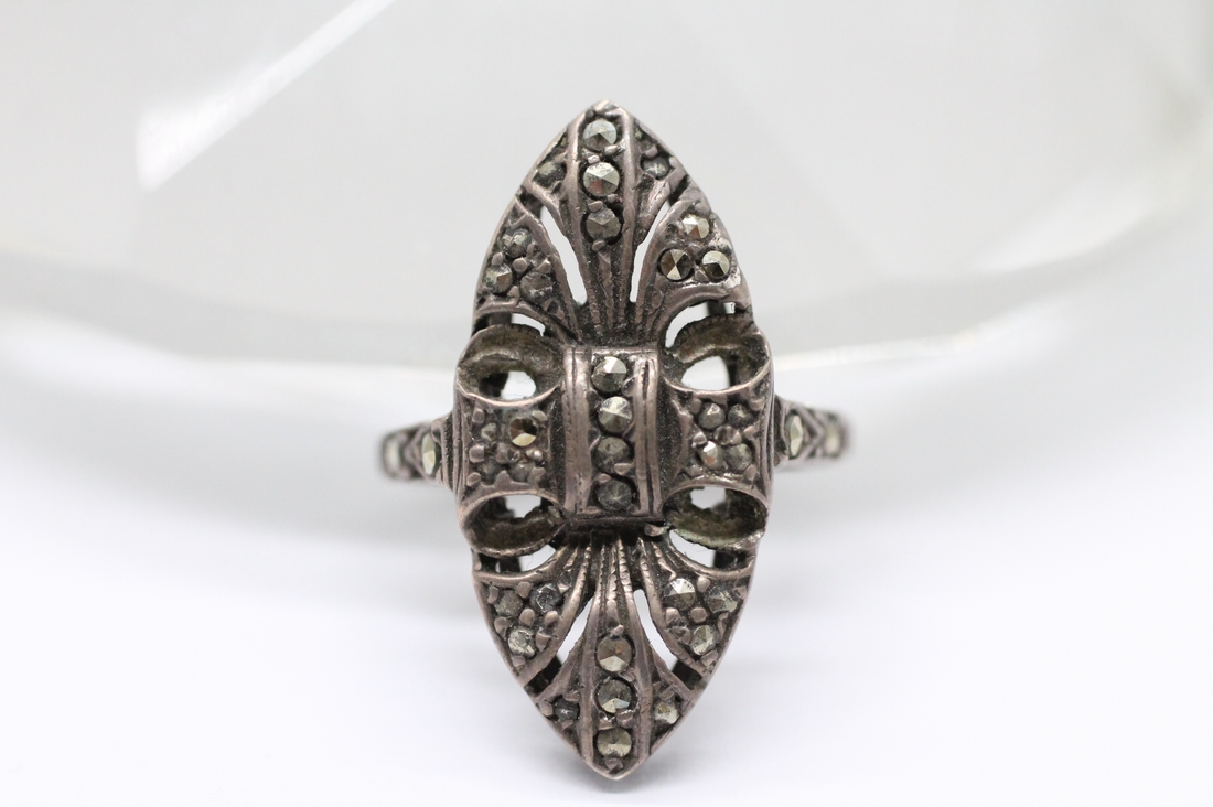Stříbrný prsten s markazity
