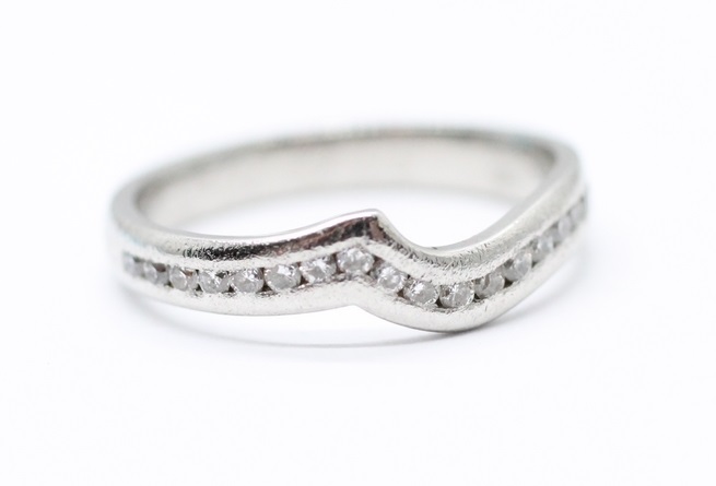 Platinový prsten s diamanty