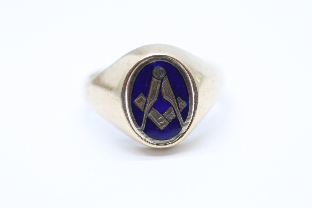 Zlatý prsten se zednářským symbolem