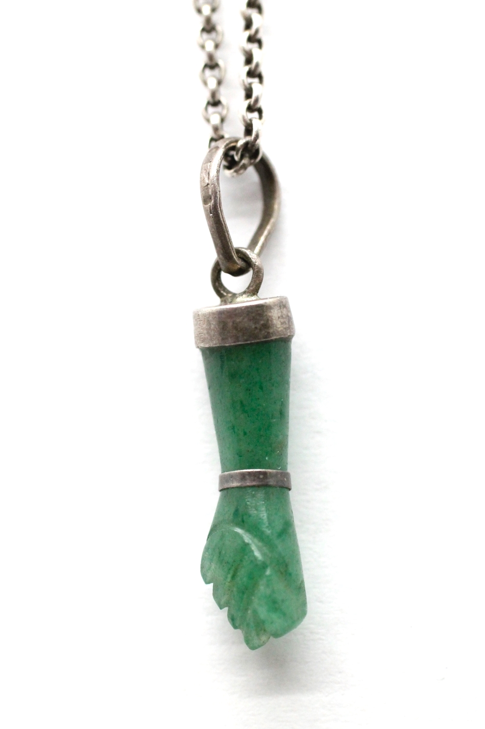 Stříbrný náhrdelník s jadeitem
