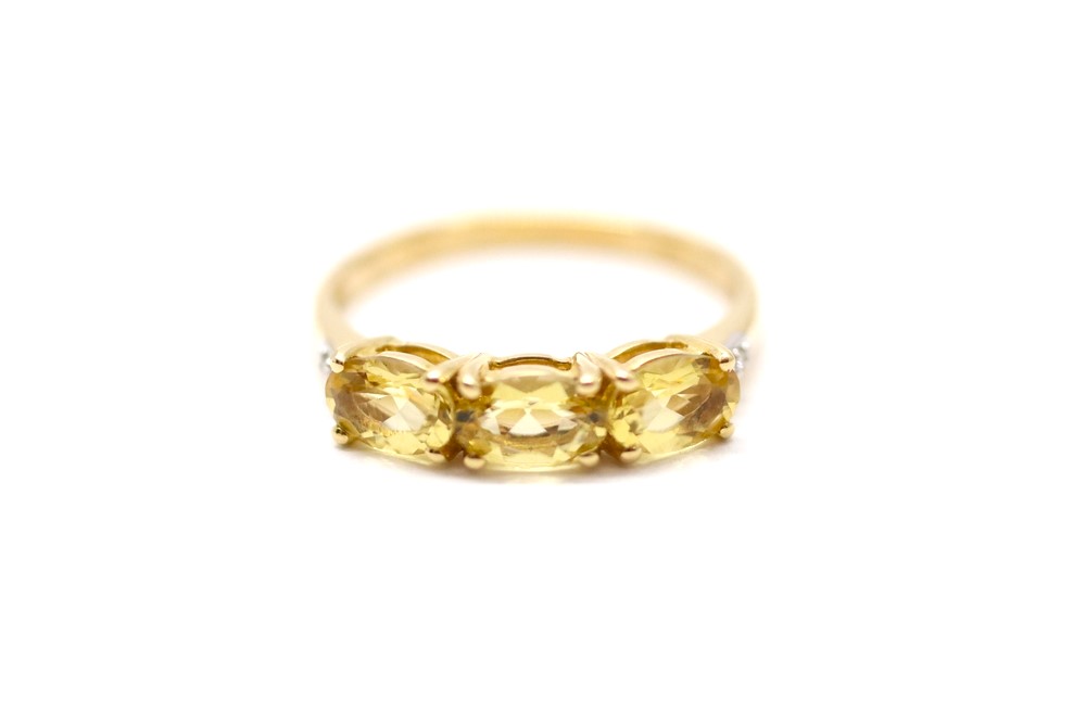 Zlatý prsten s citríny