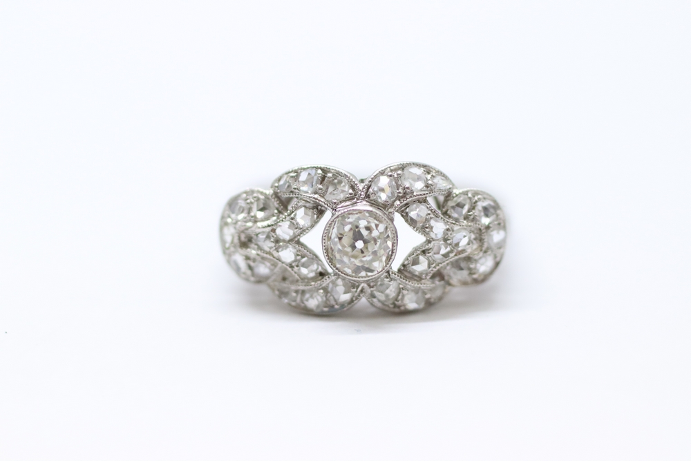 Zlatý prsten s diamanty Art Deco