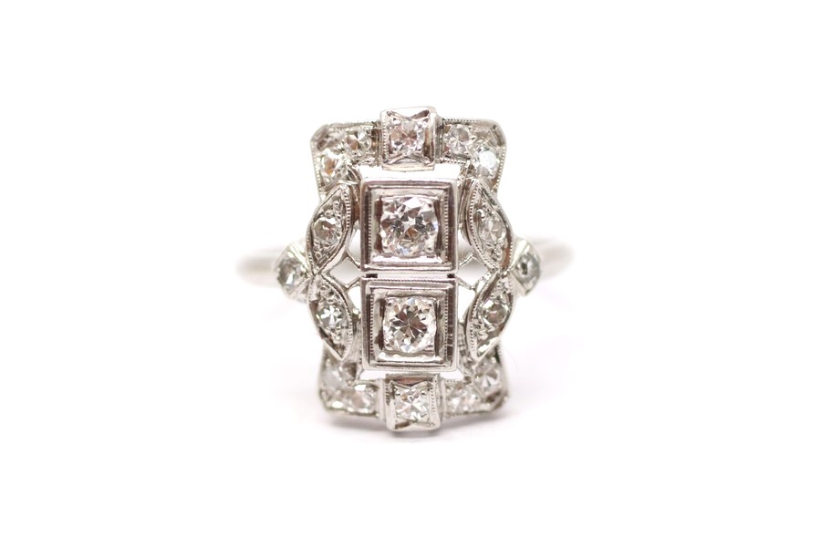 Platinový prsten s diamanty Art Deco