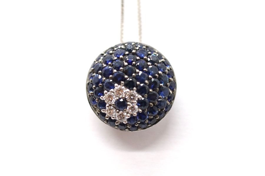 Zlatý náhrdelník s diamanty a safíry