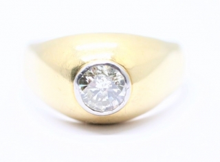 Pánský zlatý prsten s diamantem