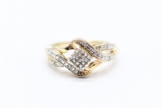 Stříbrný prsten s diamanty