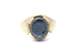 Zlatý prsten s hematitem