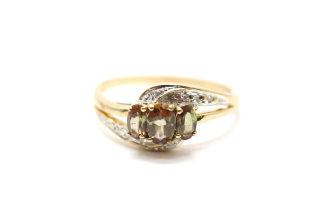 Zlatý prsten s diamanty a andalusity