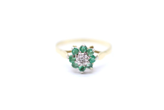 Zlatý prsten s diamantem a smaragdy