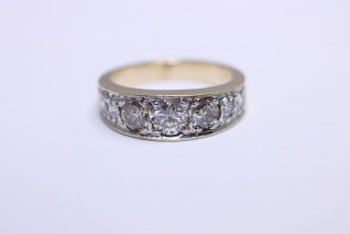 Zlatý prsten s diamanty