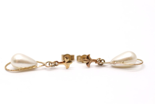 Zlaté náušnice s imitací perel