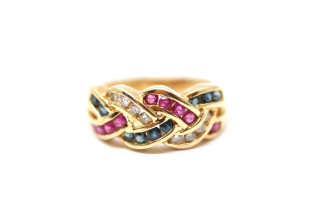 Zlatý prsten s diamanty, rubíny a safíry