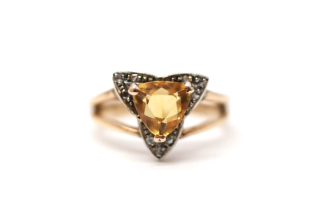 Zlatý prsten s diamanty a citrínem