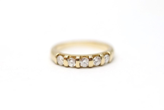 Zlatý prsten s diamanty