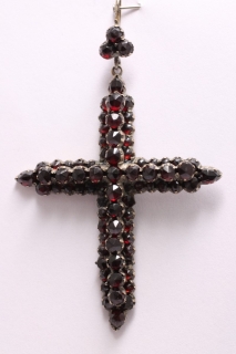 Křížek z českých granátů
