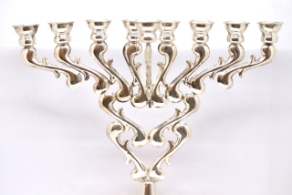 Stříbrný židovský svícen - chanuka