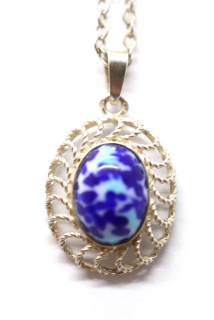 Stříbrný náhrdelník s imitací přírodního kamene
