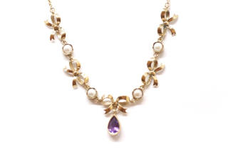 Zlatý náhrdelník s ametystem a perlami