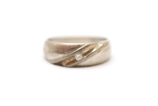 Stříbrný prsten s imitací zirkonu