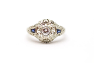 Zlatý prsten Art Deco s diamantem a safíry