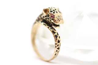 Zlatý prsten s diamanty a rubíny
